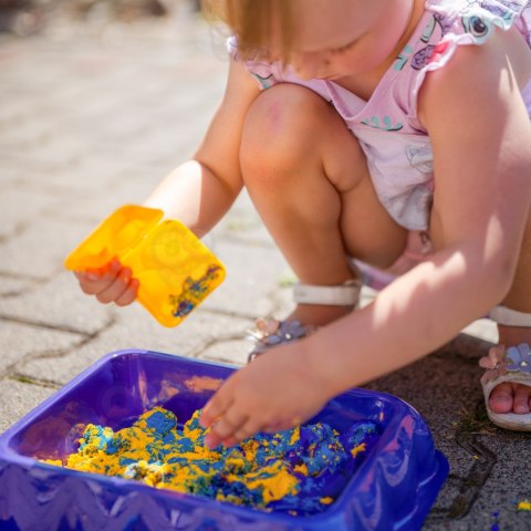 WOOPIE Piasek Kinetyczny 0,6 kg Zestaw Jednorożec Stolik z Foremkami
