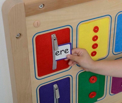 MASTERKIDZ Tablica Ścienna Otwieranie I Zamykanie Zamków Suwaki Guziki Montessori MASTERKIDZ Tablica Ścienna Otwieranie I Zamykanie Zamków Suwaki Guziki Montessori