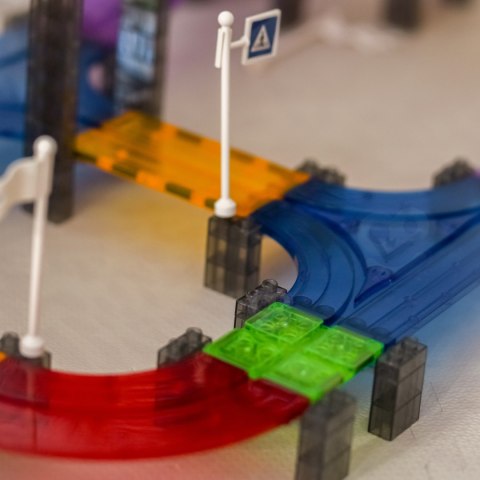 WOOPIE Magnetyczny Tor Samochodowy Wyścigowy + Autko 137 El.