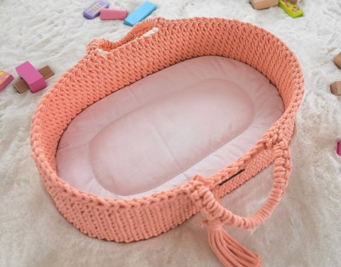 Kosz Mojżesza BOHO bawełniany nosidełko dla lalek z drewnianą kołyską - brzoskwinia