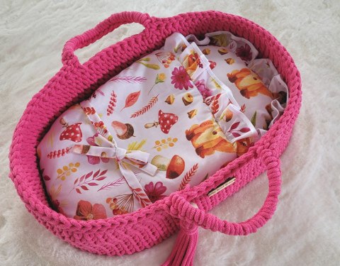 Kosz Mojżesza BOHO bawełniany nosidełko dla lalek z drewnianą kołyską - fuksja