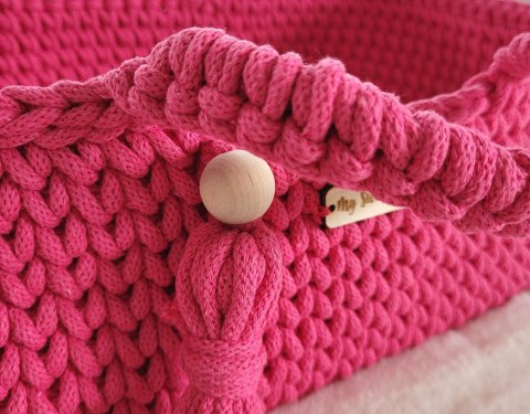 Kosz Mojżesza BOHO bawełniany nosidełko dla lalek z drewnianą kołyską - fuksja